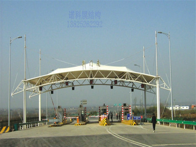 公路收费站顶锥膜结构破坏的一些可能的原因